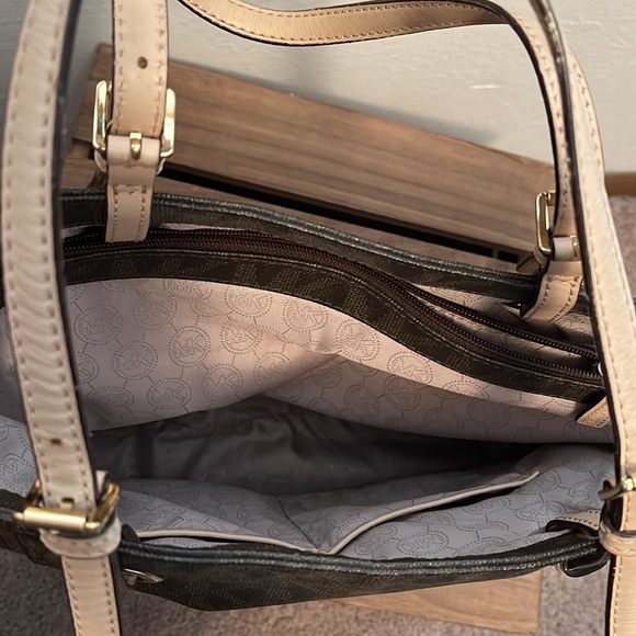 Michael Kors tote purse - Picture 3 of 8
